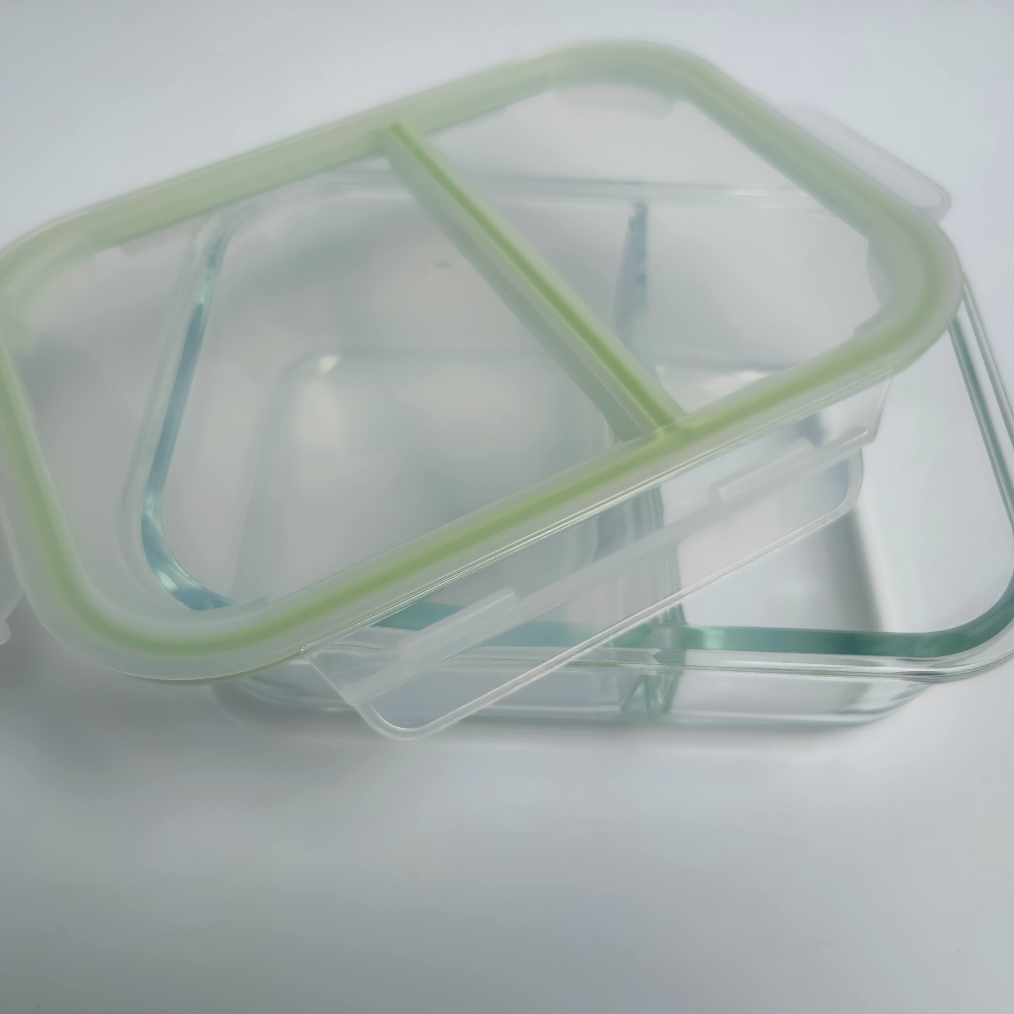 lunchbox with compartment