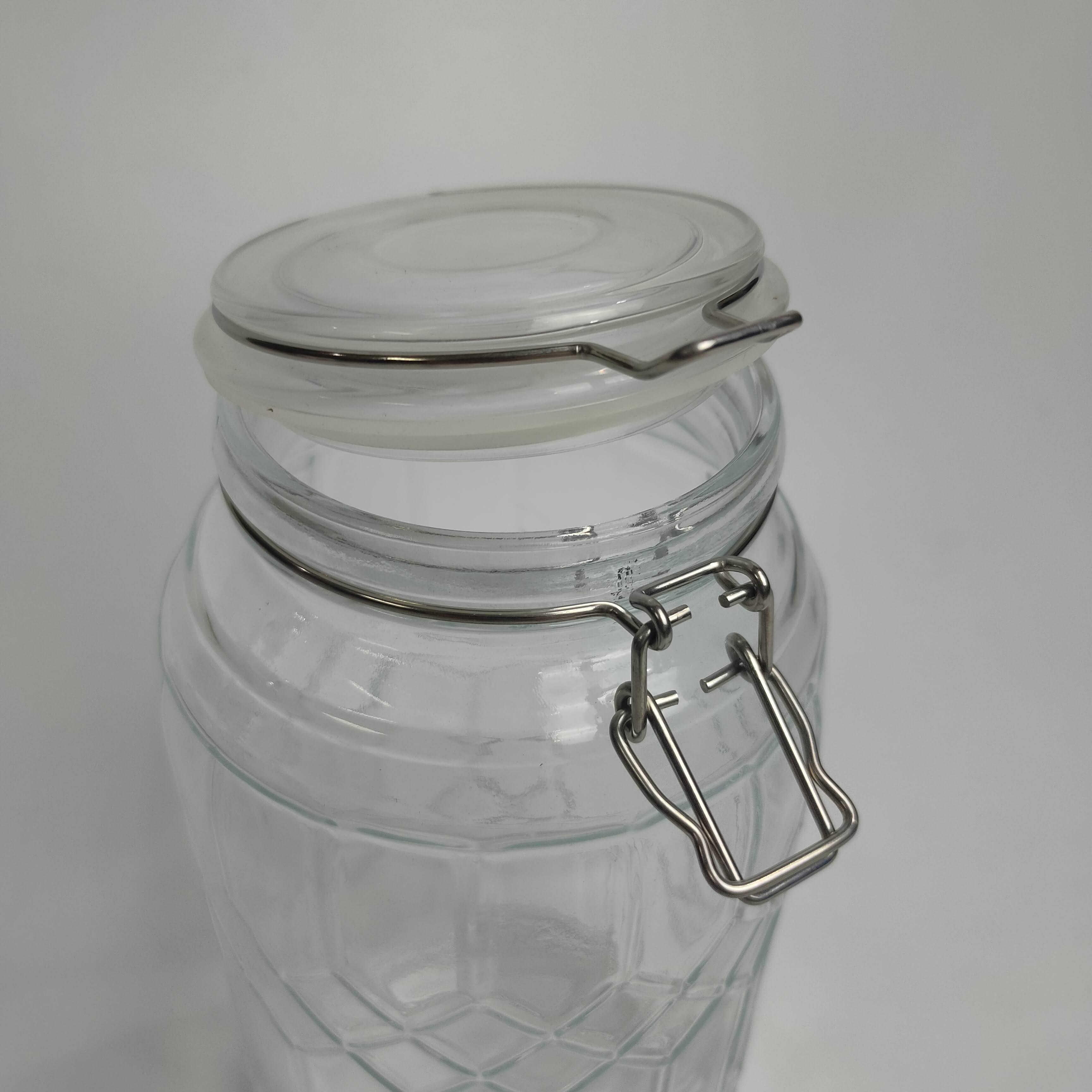 Jar with stainless clip