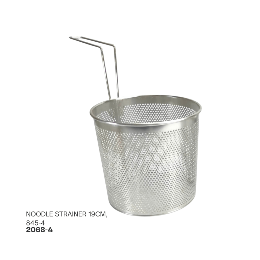Stainless steel noodle strainer with a 19cm diameter and a handle for easy lifting.