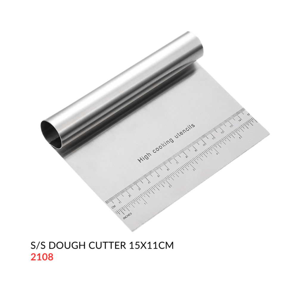 Stainless steel dough cutter with a rounded handle and measurement markings, dimensions 15x11 cm