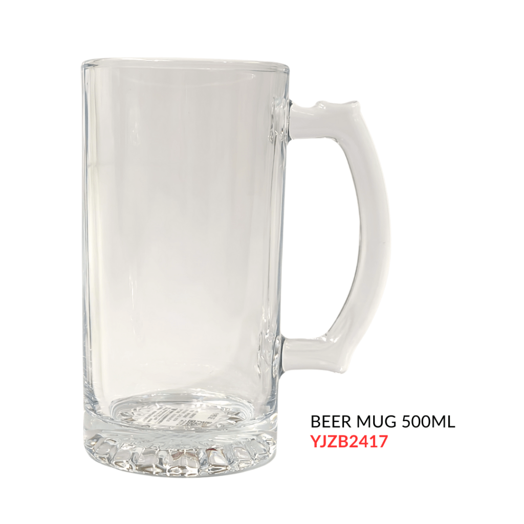 Clear glass beer mug with a handle, 500ml capacity.